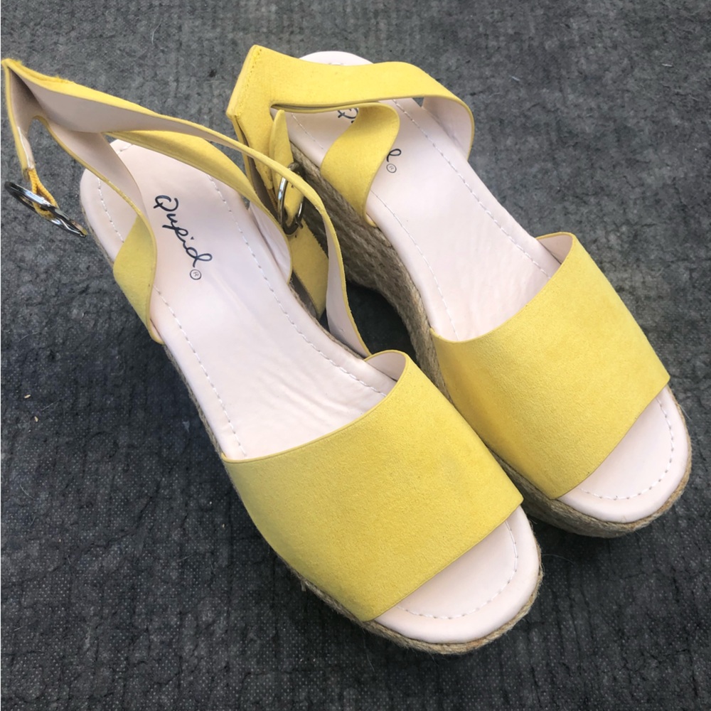 Qupid wedges size: 6